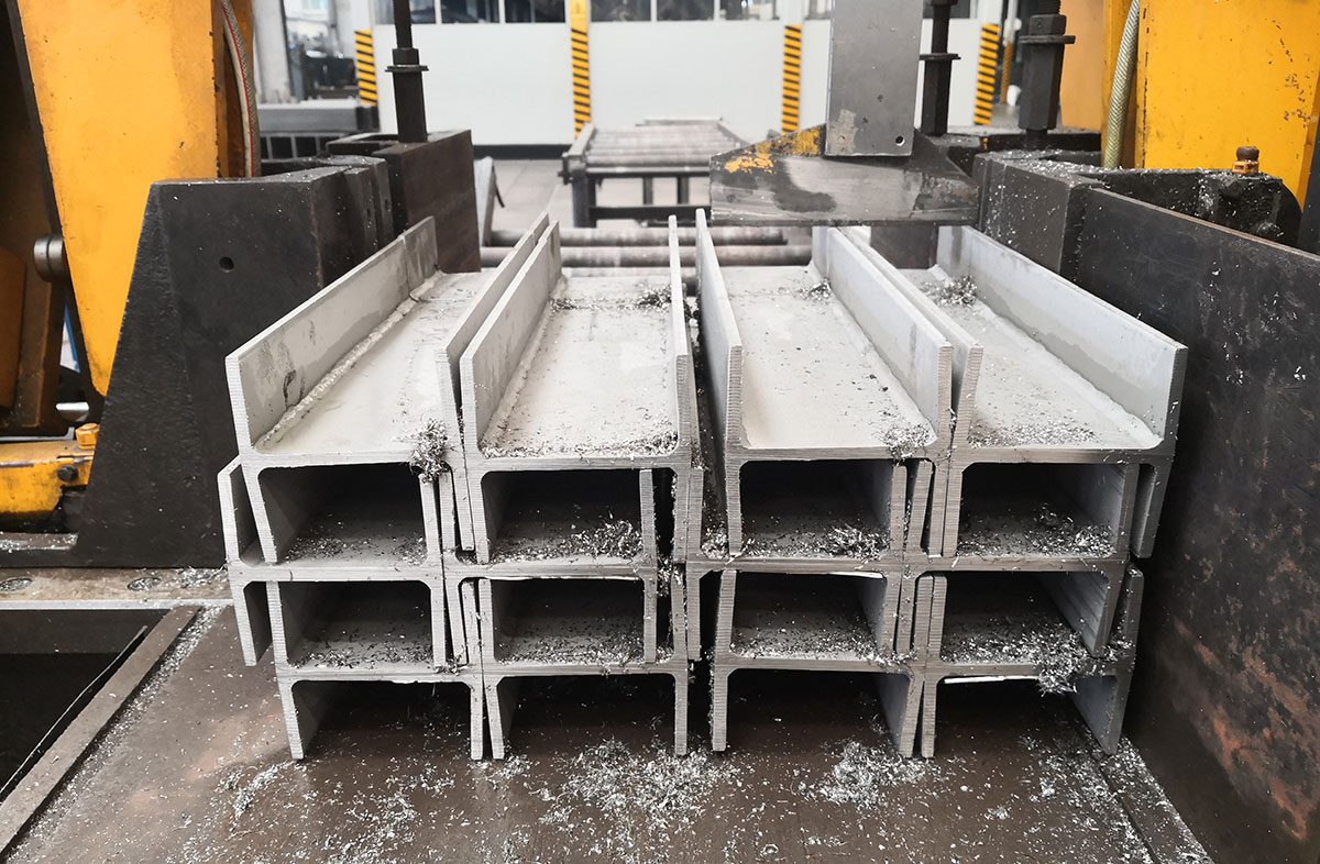 Special saw blades for profiled bars – sawing I-beams