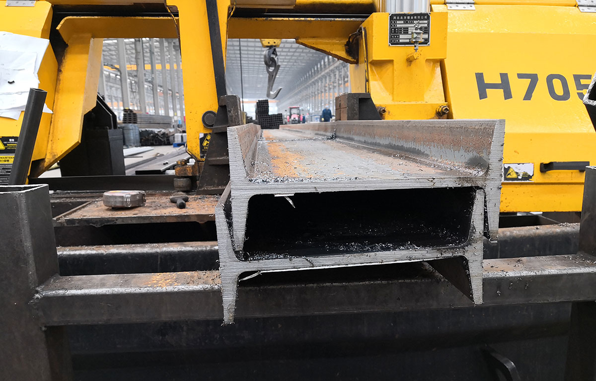 Special saw blades for profiled bars – sawing large I-beams