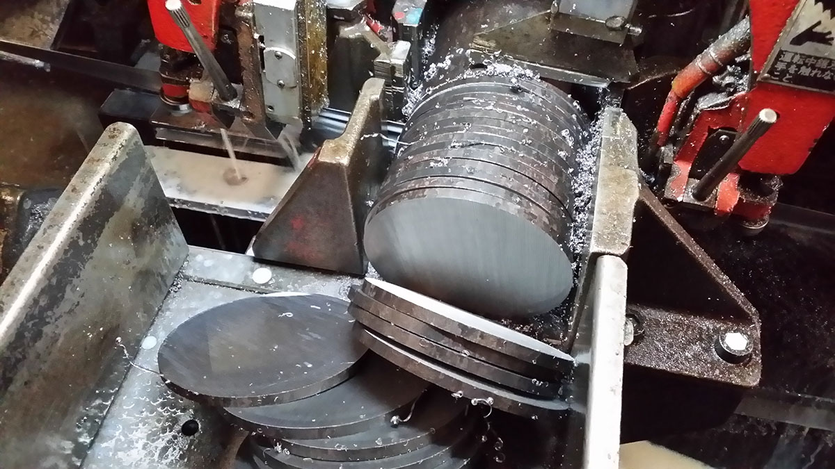 Common sharp-tooth type band saw blades – sawing stainless steels