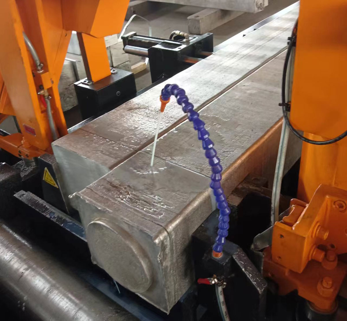 Sawing 7 series aluminum alloy steel ingots