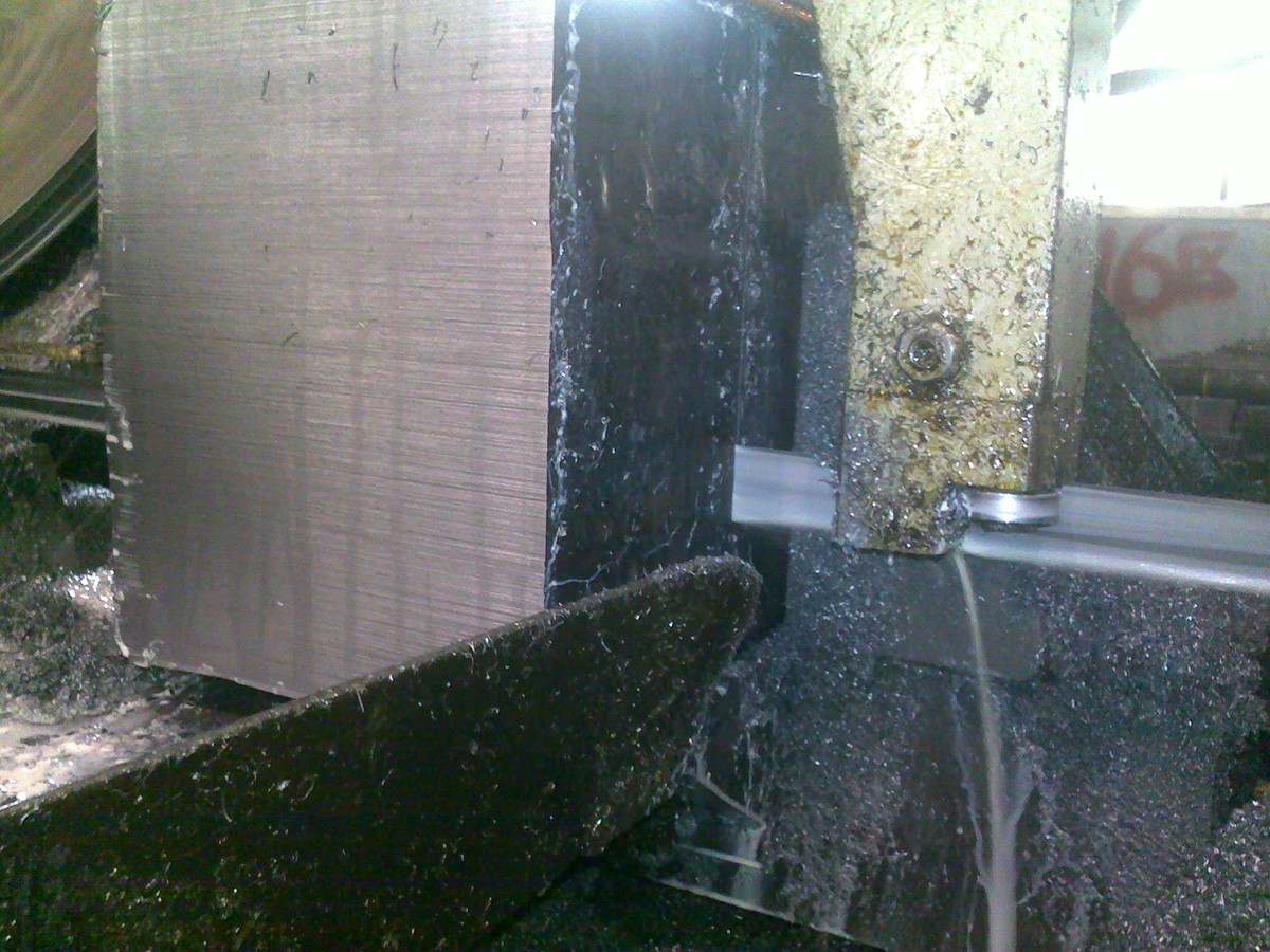 Special stainless steel saw blade – Cutting large stainless steel ingots