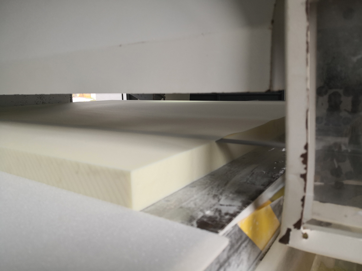 Sawing composite materials at high speed (1000 m/min)