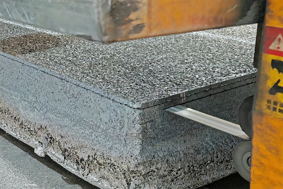 YOUJUKCOM-LM Alloy saw blade – Sawing foamed aluminum at high speed